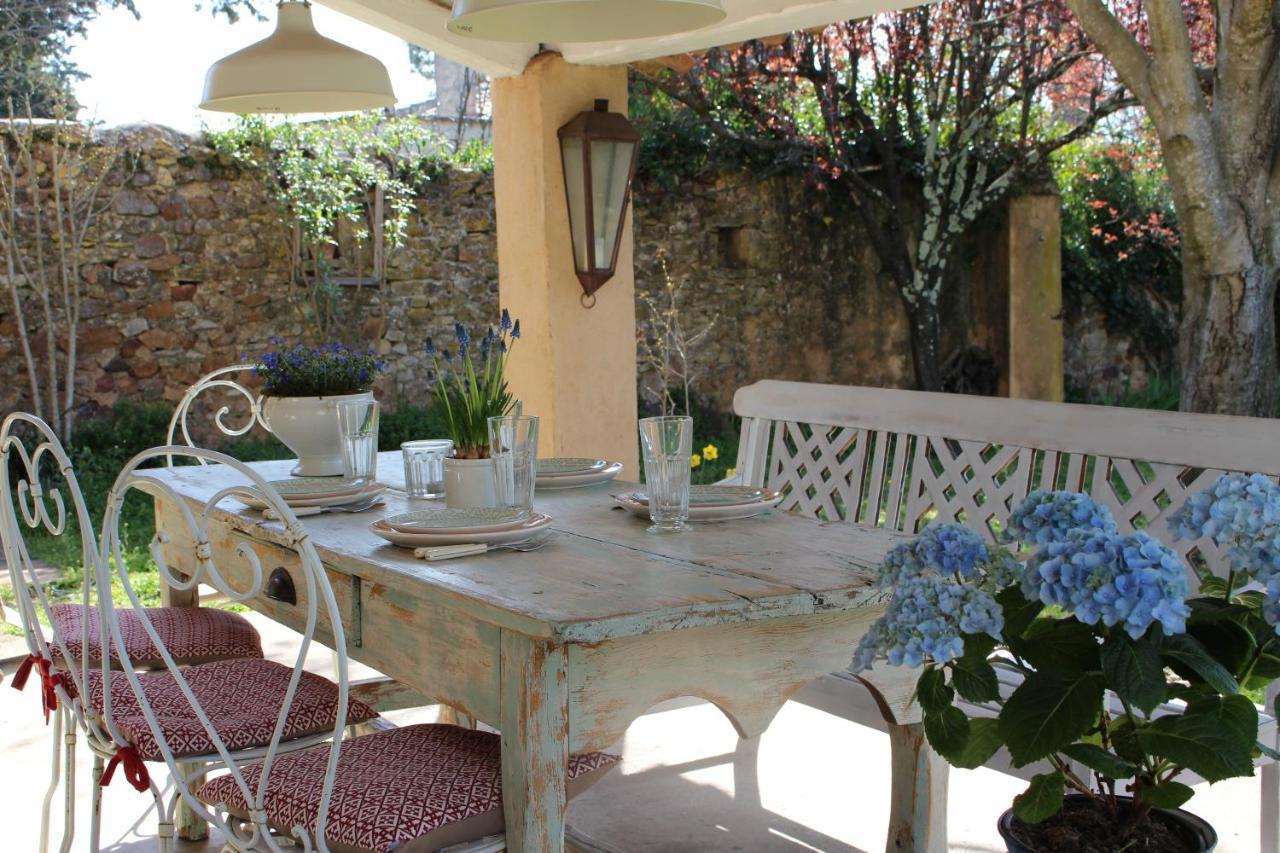 Mas Les Romarins: Tranquil Uzes Retreat with Spacious Garden Exterior photo
