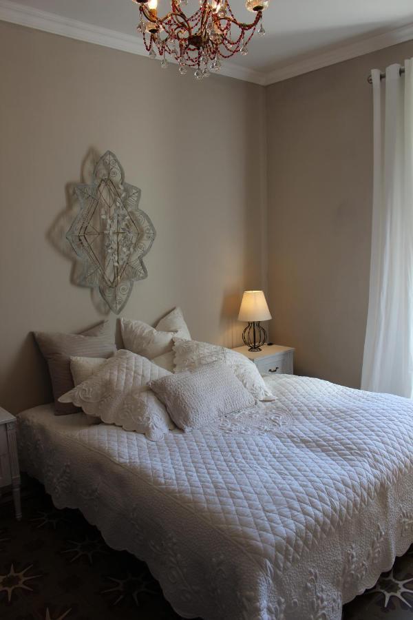 Mas Les Romarins: Tranquil Uzes Retreat with Spacious Garden Exterior photo