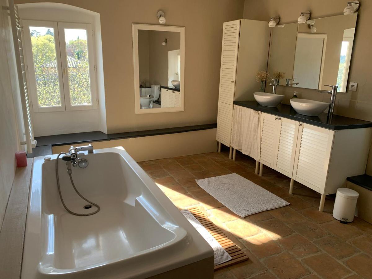 Mas Les Romarins: Tranquil Uzes Retreat with Spacious Garden Exterior photo