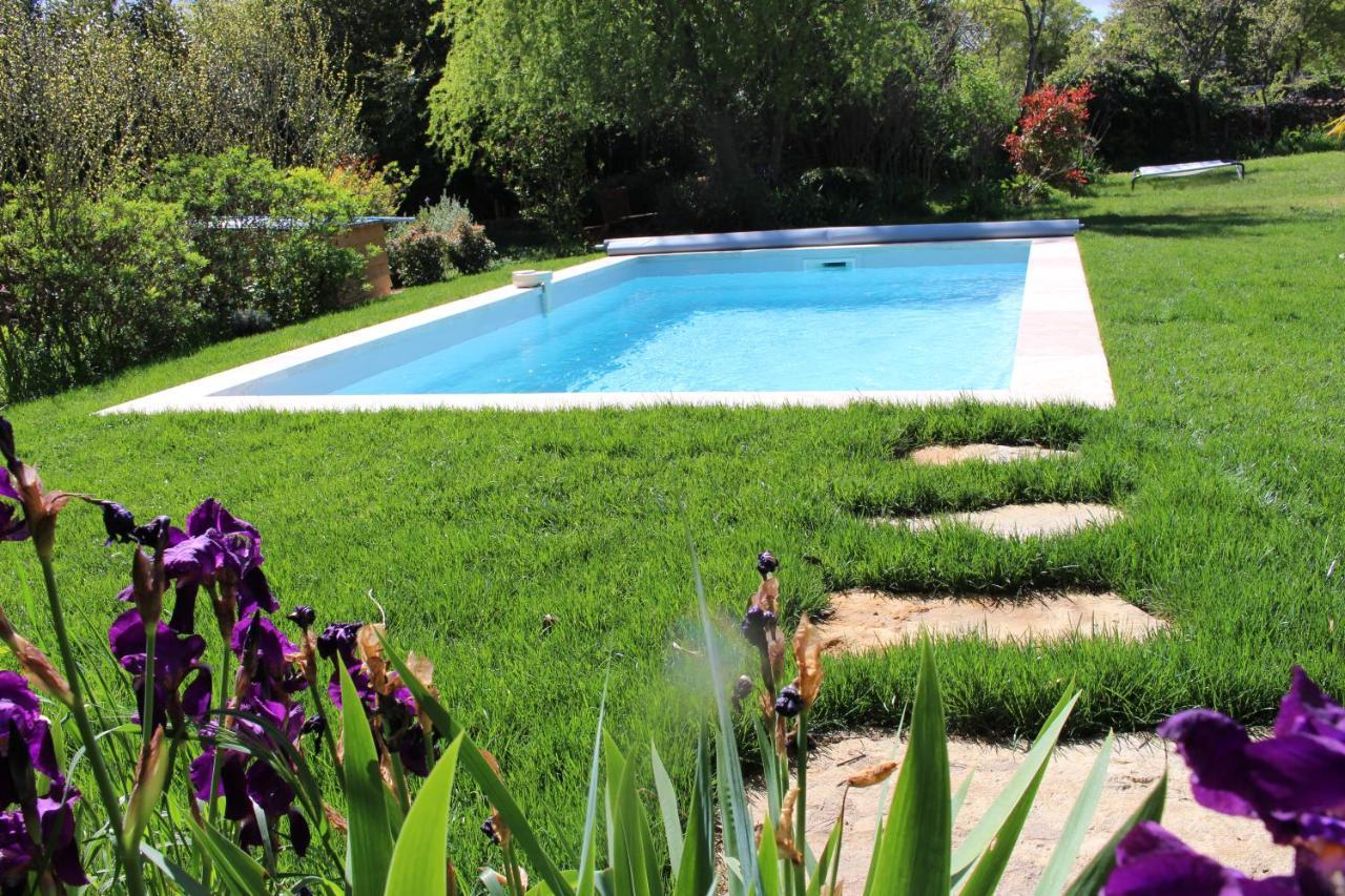 Mas Les Romarins: Tranquil Uzes Retreat with Spacious Garden Exterior photo